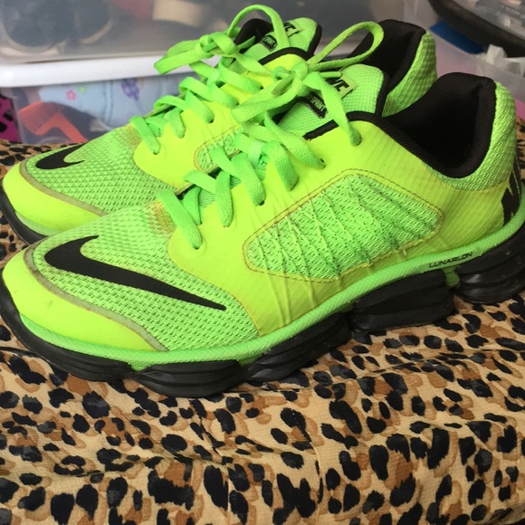 Green Nike sneakers - Picture 2 of 4